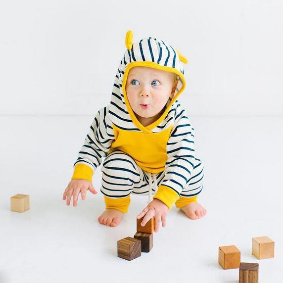 Ensemble 2 pièces haut et pantalon rayé jaune à capuche