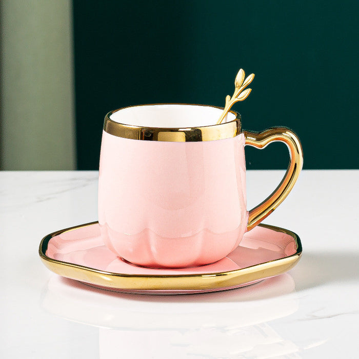 Xícara de café de cerâmica para chá da tarde